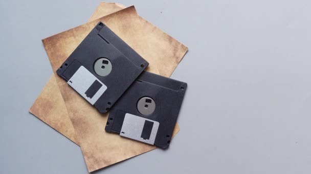 Eine Alte Vintage Diskette Auf Grauem Hintergrund — Stockvideo