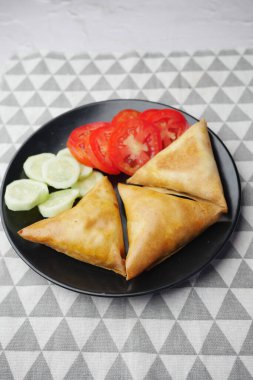 Samosa, popüler bir Hint sokak yemeği.