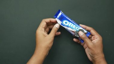 dhaka bangladeş 23 Mayıs 2021 oreo çikolatalı bisküvi .
