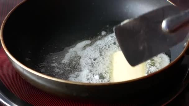 調理パンに新鮮なバターを閉じ込めて — ストック動画