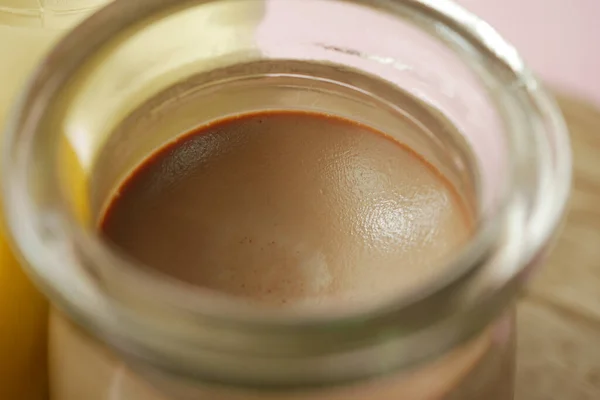 Pudding Caramel Dans Bocal Verre Sur Table — Photo