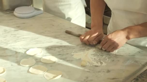 Skulpturelle Dejen Bordet Cook Dumplings Med Kød Laver Kødboller Høj – Stock-video
