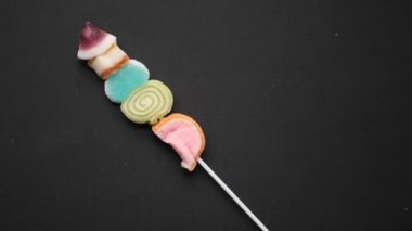 Masada tatlı jöle resmi var.