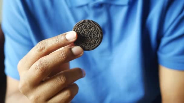 Dhaka Bangladesh Може 2021 Oreo Шоколадне Печиво Тарілці — стокове відео