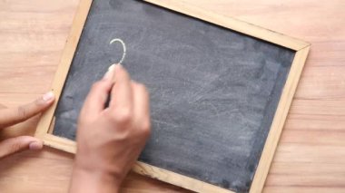 Tahtadaki matematik formülünde hata, eğitim kavramı