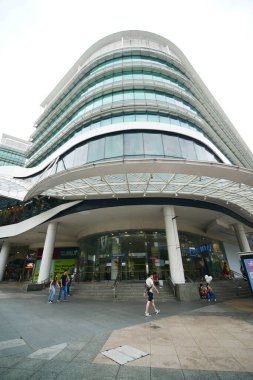 Singapur 12 Haziran 2022, Singapur Plaza alışveriş merkezinin önü.