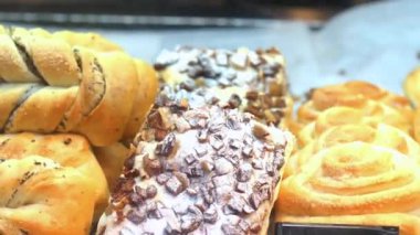 Taze elma üzümlü ekmek sergileniyor ,