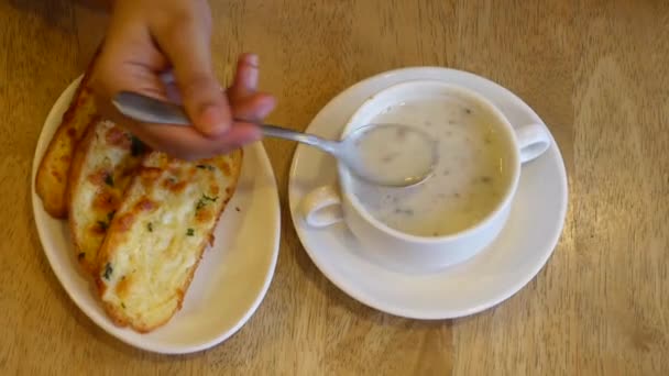 Чашка Домашнего Крема Грибного Супа — стоковое видео