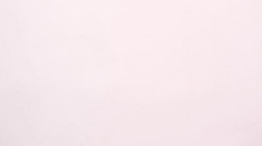 Fotokopi alanı olan pembe bir arkaplanda soru işareti .