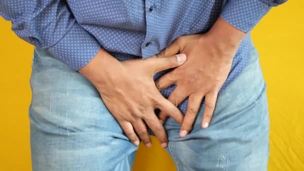 Prostat Mesane Sorunu Kavramı Genç Bir Insanın Kasık Ağrısı — Stok video