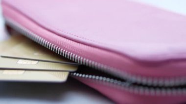 Cüzdandaki kredi kartını kapat