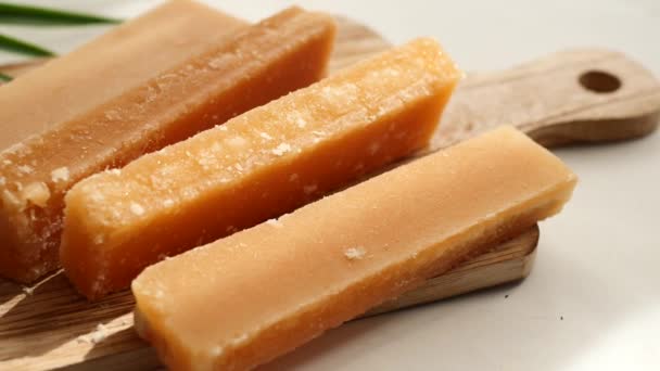 Jaggery Traditional Cane Sugar Cube Table — 图库视频影像