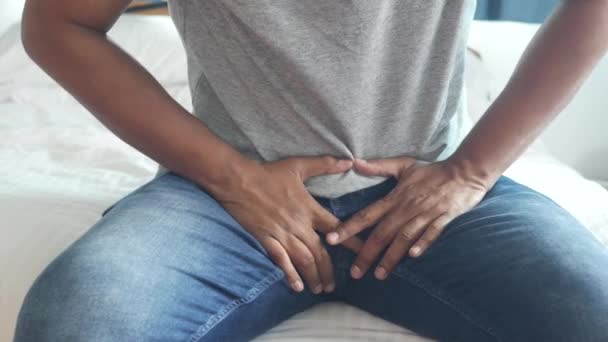 前列腺和膀胱问题 年轻人的裤裆疼痛的概念 — 图库视频影像