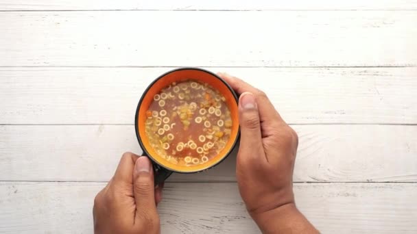 Миттєвий Чашковий Суп Чашці Столі — стокове відео