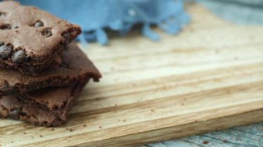 Bir yığın beyaz çikolata parçası. Yaklaş. .