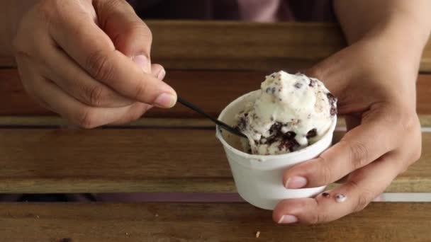 Women Spoon Spick Ice Cream Cup — Vídeo de Stock