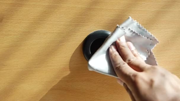 Person Hand Cleaning Drawer Cloth — Vídeo de stock
