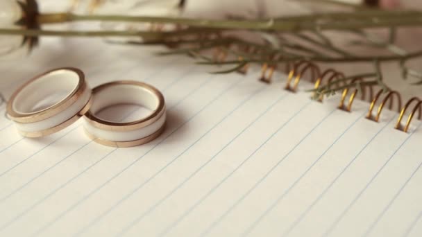 Nota Com Palavra Triste Lado Anel Casamento — Vídeo de Stock