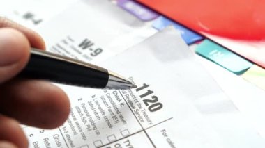 Masada birçok Amerikan vergi formu var, w-9, w-4, 1120 form. 