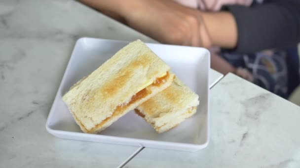 Hand Pick Kaya Toast Top View — Stok video