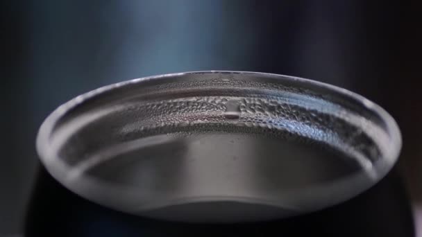 放在桌上的罐子里的热水 — 图库视频影像