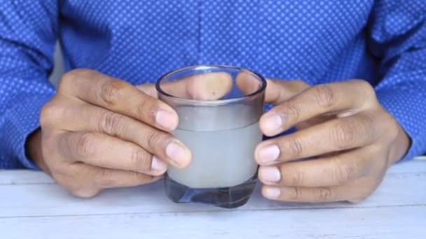 Men Holding Dirty Glass Water — Video Stock