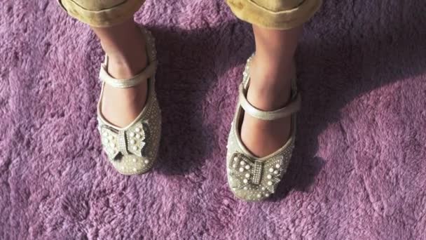 Top View Child Feet Wearing Sandal Early Morning — Video Stock