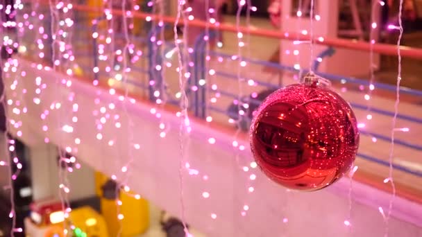 Kerstmis Nieuwjaar Decoratie Baubles Ophangen Abstracte Wazig Bokeh Vakantie Achtergrond — Stockvideo