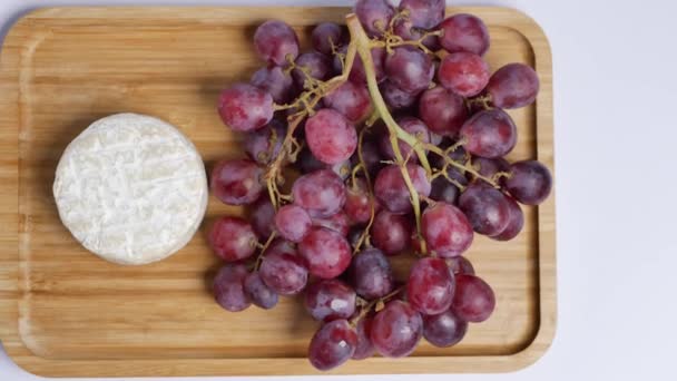 Camembert Cheese Grape Table — Stock video