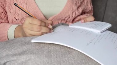 Not defterine kadınların el yazısını kapat