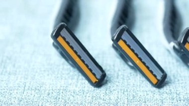 Gri arkaplanda siyah renk Razor