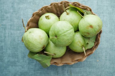 Masadaki guava dilimini kapat. .