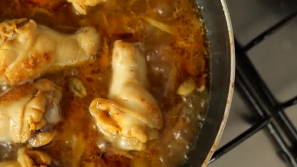 Cuisson Curry Poulet Dans Une Casserole — Video