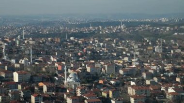 İstanbul 'daki konut binalarının yüksek açılı görüntüsü.