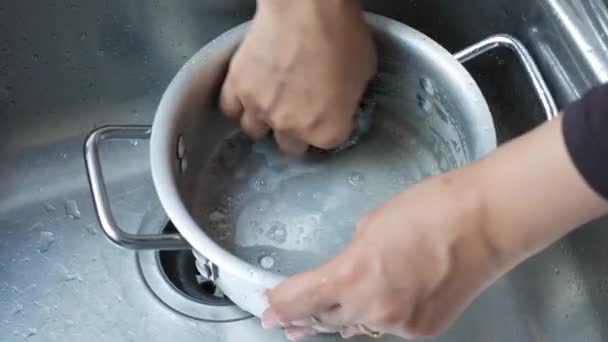 女家庭妇女洗碗 — 图库视频影像