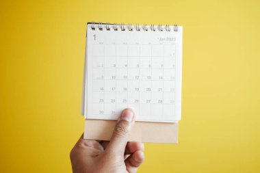 2023 yıllık takvim ofis masasında.,