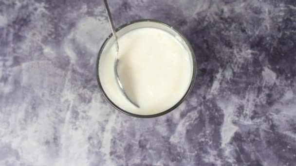Glass Whole Cream Milk Table — Stok video