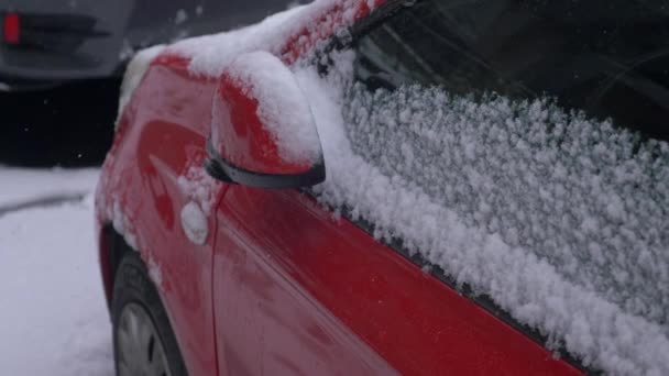 Ряд Автомобилей Покрытых Снегом — стоковое видео