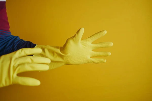 Men Wearing Yellow Color Cleaning Gloves — Stok fotoğraf