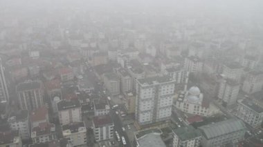 Sisli bir günde İstanbul 'daki konut binaları,