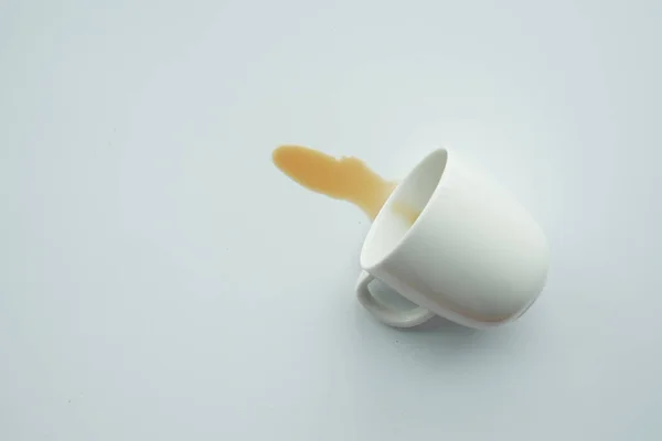 Rozlane Filiżankę Kawy Biały — Zdjęcie stockowe