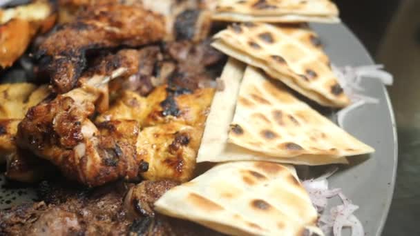 Busque Kabab Pan Salsa Plato — Vídeos de Stock