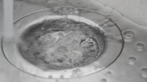 Vazamento Água Uma Torneira Torneira Câmera Lenta — Vídeo de Stock