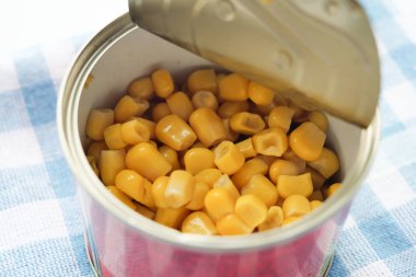 Konserve mısır. Yakın çekim.