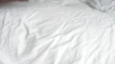 Bir battaniye verin. .