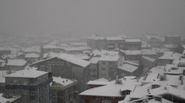İstanbul 'daki Karlı Şehir manzarasının gece en üst görüntüsü .