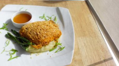 Tabakta balık fileto ve patates püresi. ,