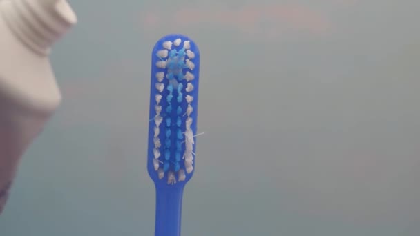 Mão Segurando Escova Dentes Com Espaço Cópia — Vídeo de Stock