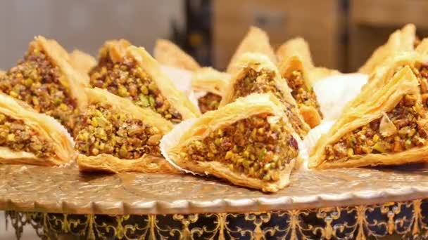 Arabisk Dessert Baklava Tallrik — Stockvideo