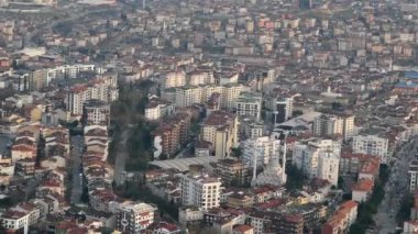 İstanbul 'daki konut binalarının yüksek açılı görüntüsü.